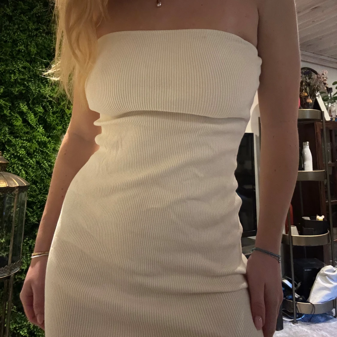 Vit ribbad tubklänning