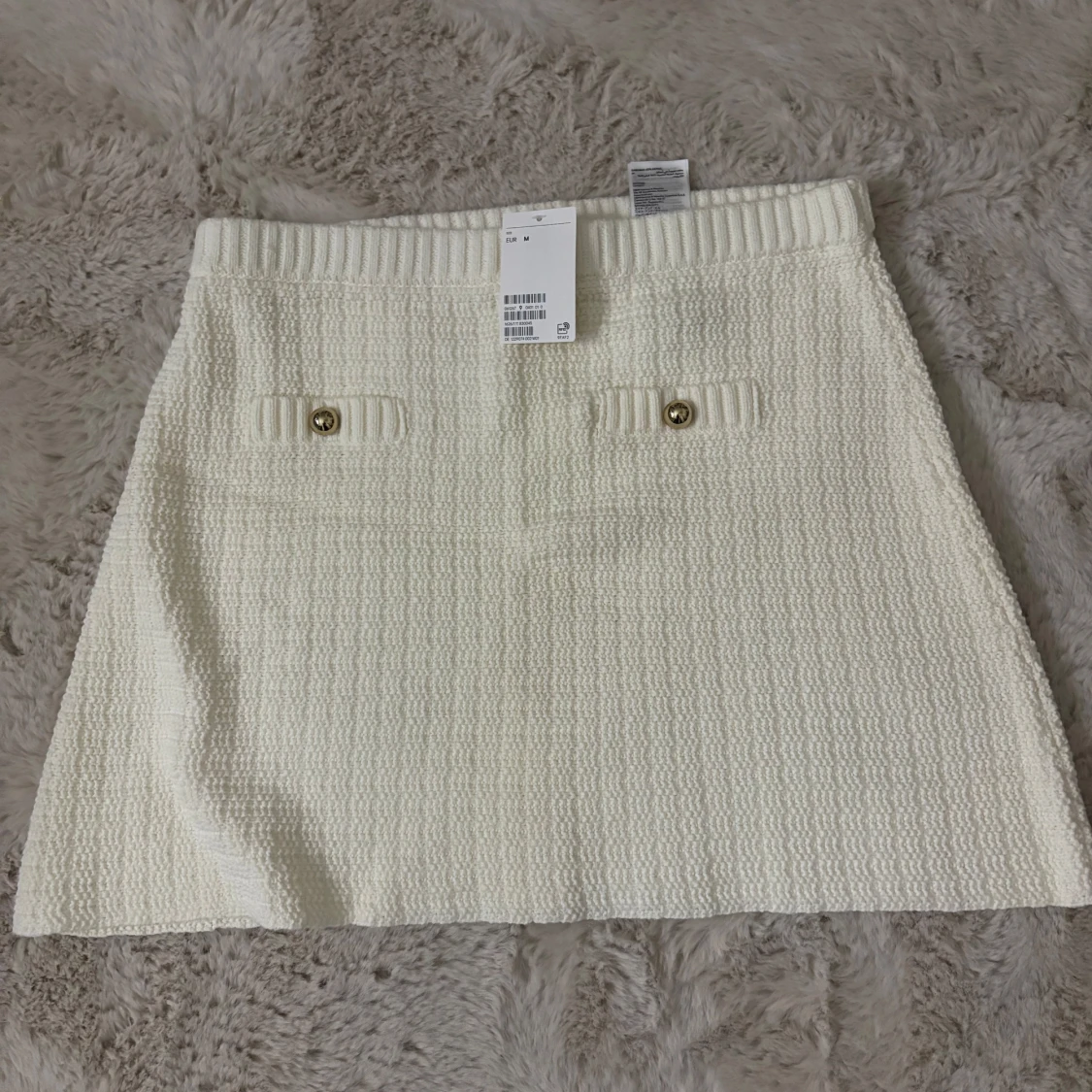 Vit kortkjol från H&M i bouclé