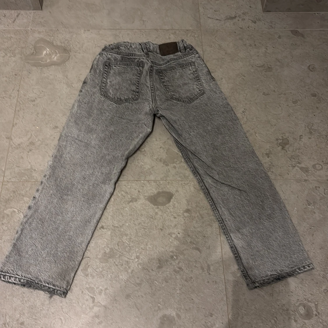 Grå jeans från Grunt straight fit - 1