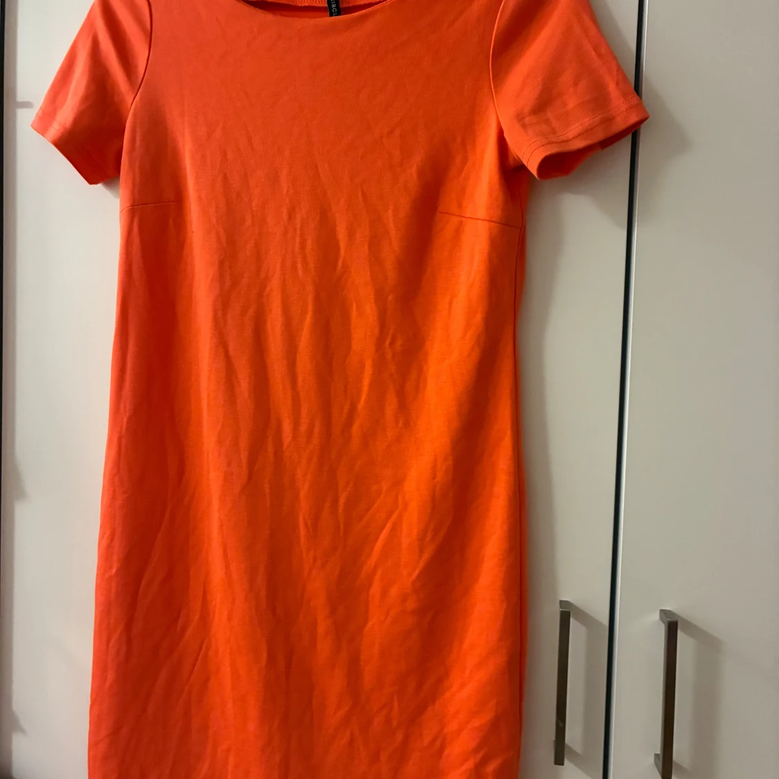 Korallröd kort klänning Rut&Circle XS - 4