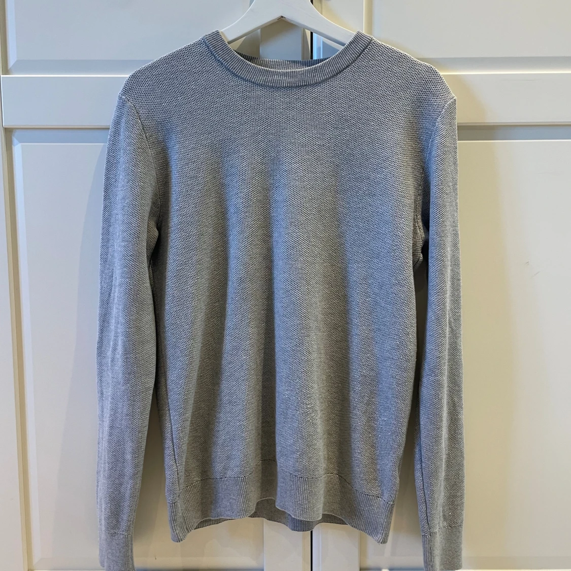 Grå stickad tröja från Cubus