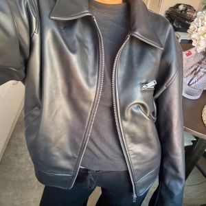 Skinnjacka - Skinnjacka från gina Tricot som ej kommer till användning, använd 1 gång