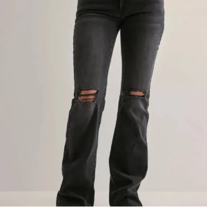 Nelly jeans  - Super snygga jeans ifrån Nelly men tyvärr för stora för mig. Bra skick. Pris kan diskuteras vid snabbt köp 💓