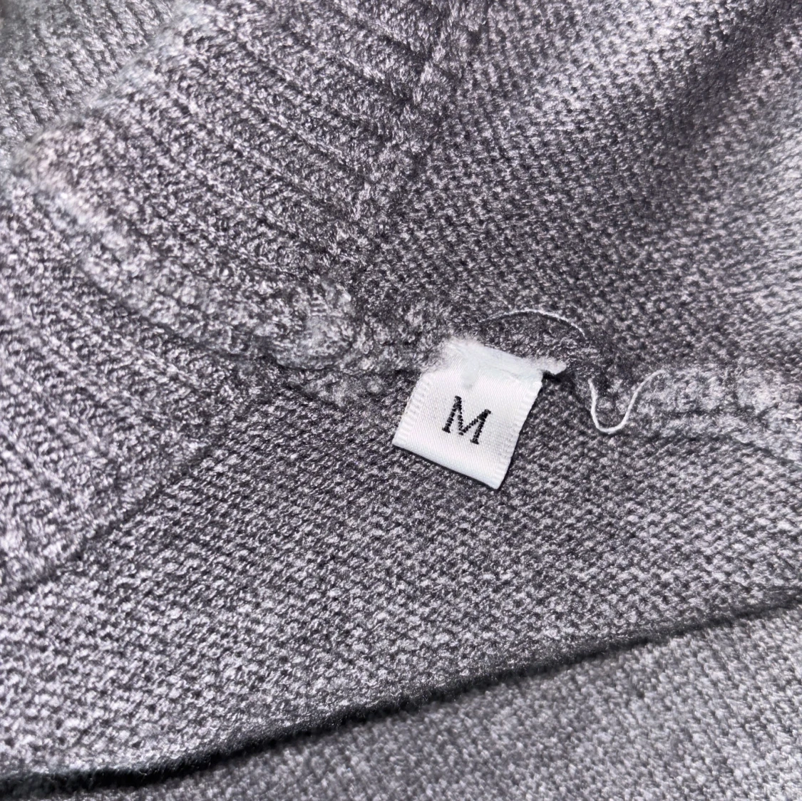 Grå stickad tröja från Ami Paris - 3