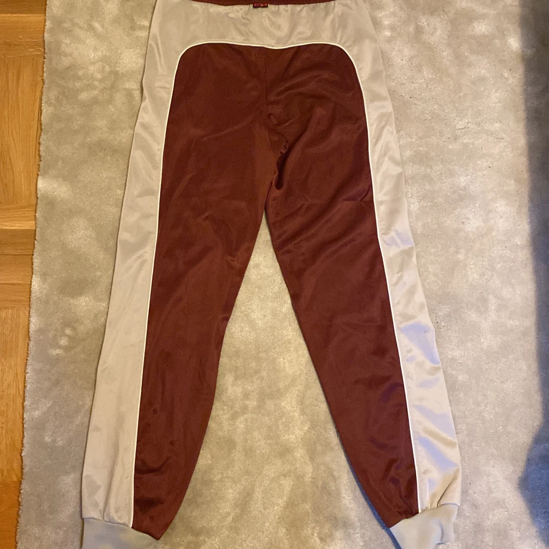 Grå och Röda mjukisbyxor från Kappa - 1