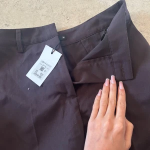 Kostymbyxor Bikbok  - Helt nya storlek 36 passar inte modellen heter jackie