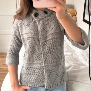 Kofta - Snygg kofta! Liten i storleken 