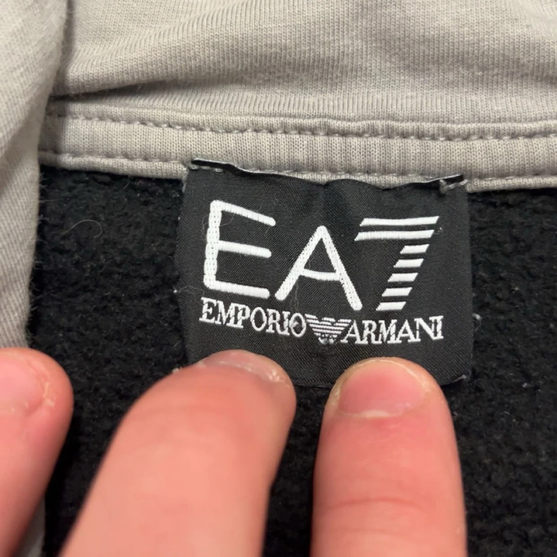 EA7 hoodie i svart, grå och vitt - 3