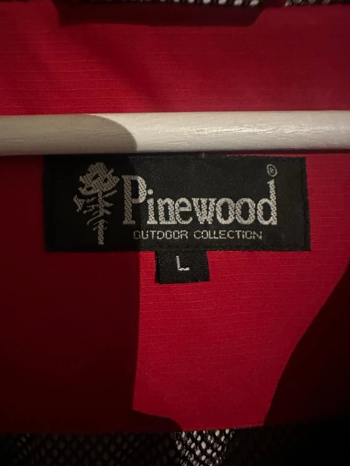 Röd vindjacka från Pinewood, stl L - 1