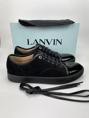 Lanvin skor  - December REA! Hej, säljer nu dessa svin snygga lanvin skor. Skorna är i nytt skick! Begränsat antal boxar och dustbag. Hör av dig vid frågor. 