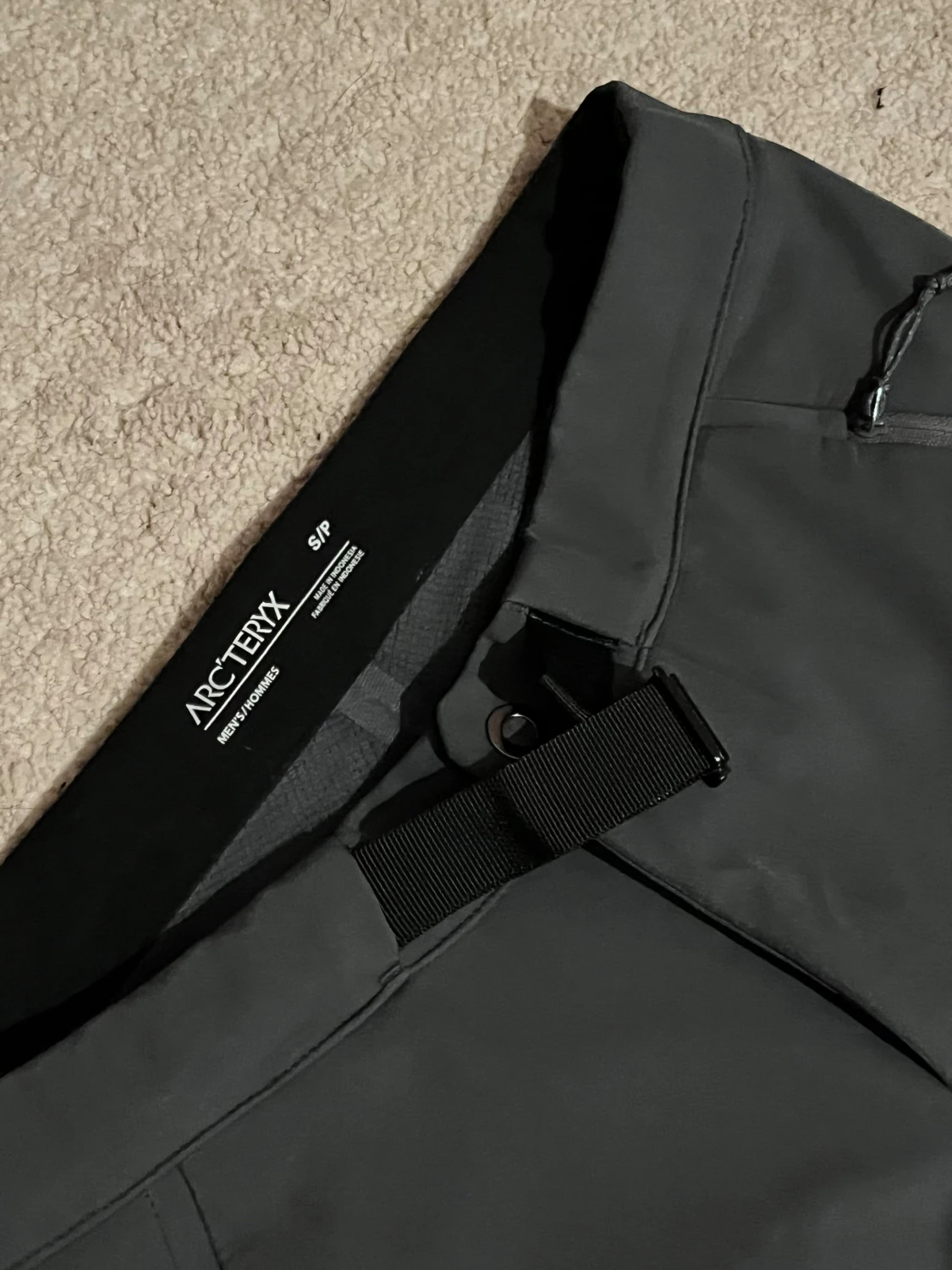 Svarta Arc'teryx cargopants med bälte - 2