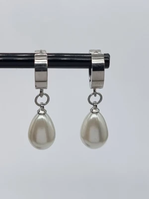 Handgjorda örhängen  - Rostfritt stål. 