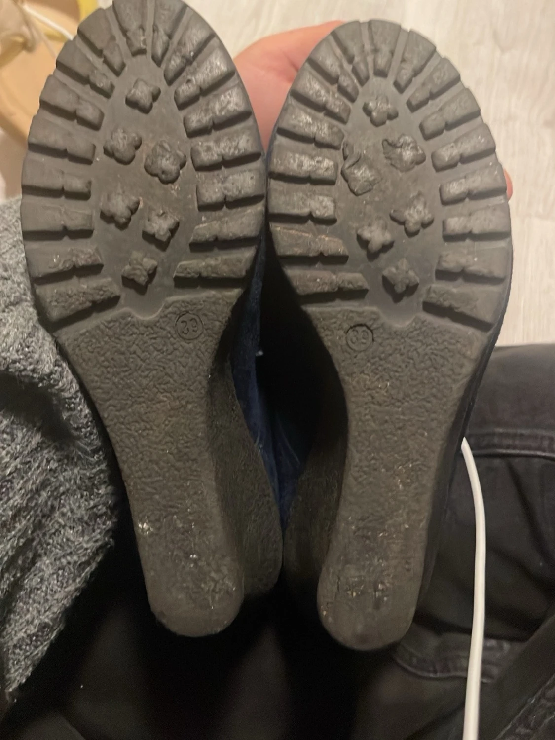 Mörkblå mocka stövletter med klack - 4