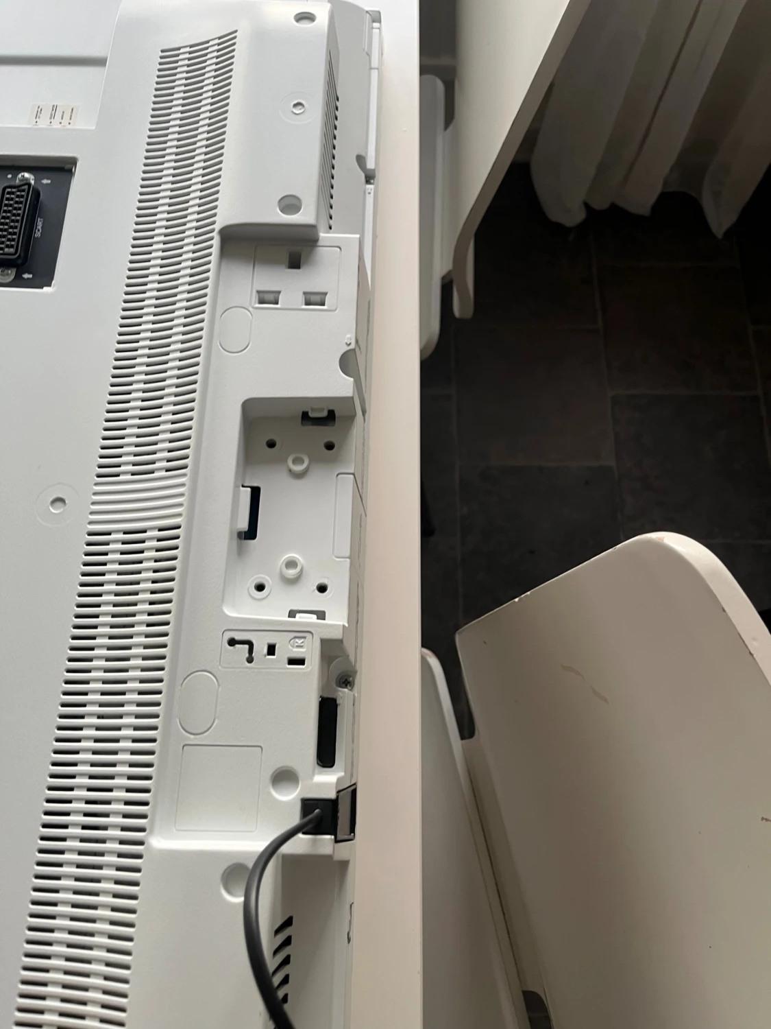 Finlux LED TV 32FHD276 - 1