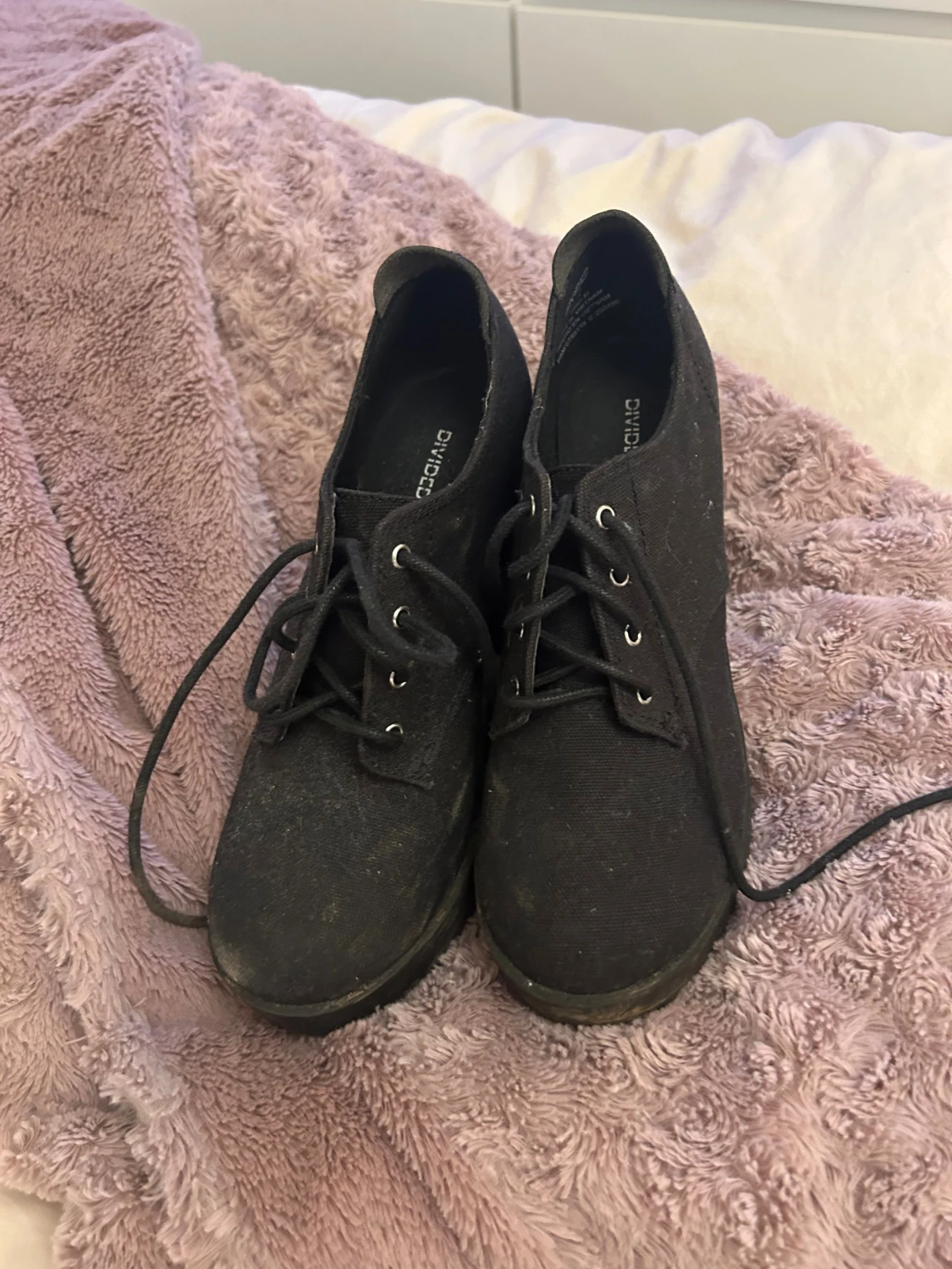 Svarta klackskor från Divided - 1