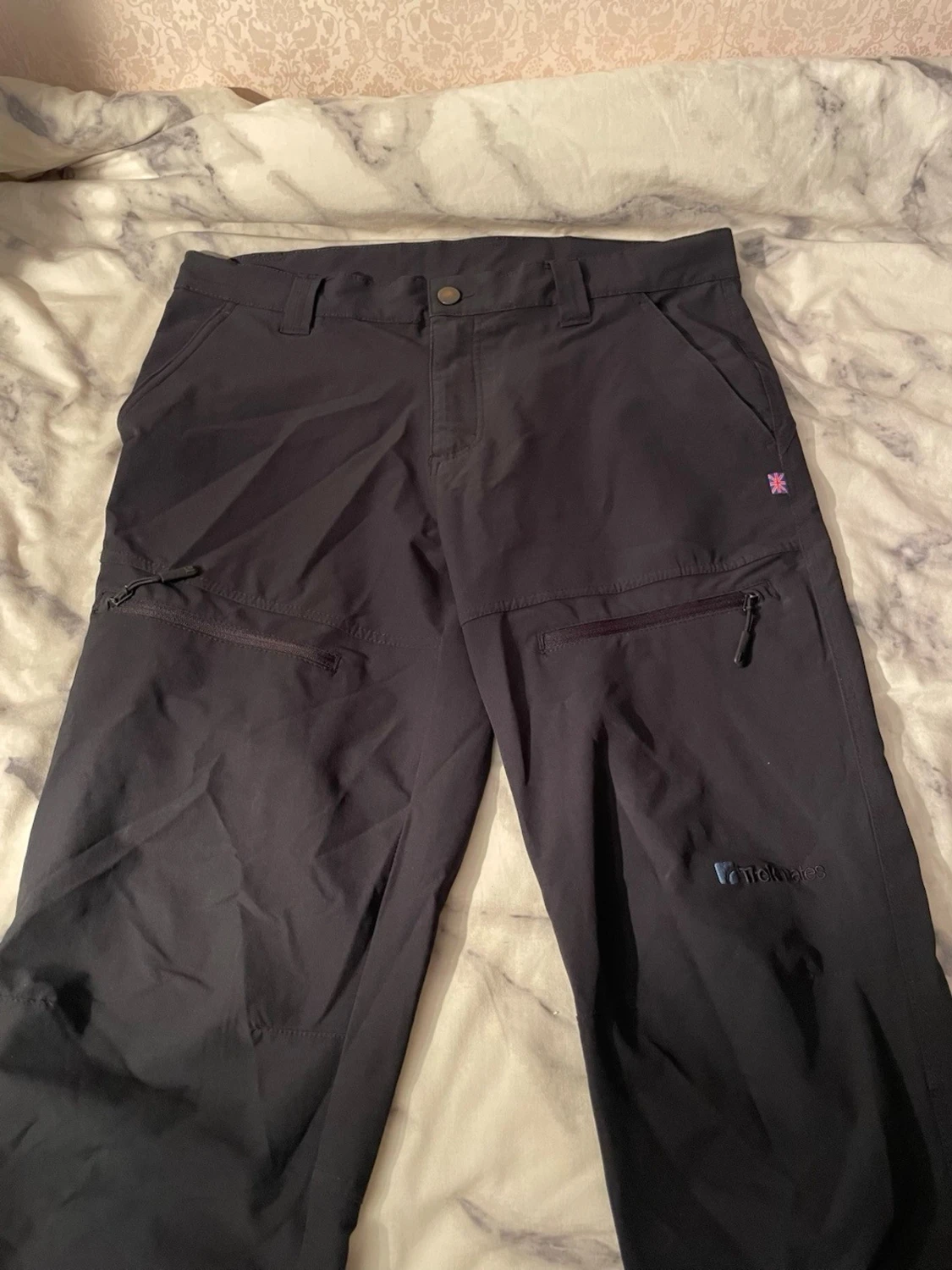 Svarta cargopants från Trekmates M
