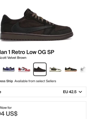 Nike Jordan 1 Retro Low OG SP Velvet Brown - Nike Jordan 1 Retro Low OG SP Travis Scott Velvet Brown i mörkbrunt mocka och skinn. Storlek 42.5. Skorna är äkta och har kvitto när jag köpte dem