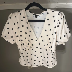 Polkadot topp - Supersöt polkadot topp som är helt ny och oanvänd🤍