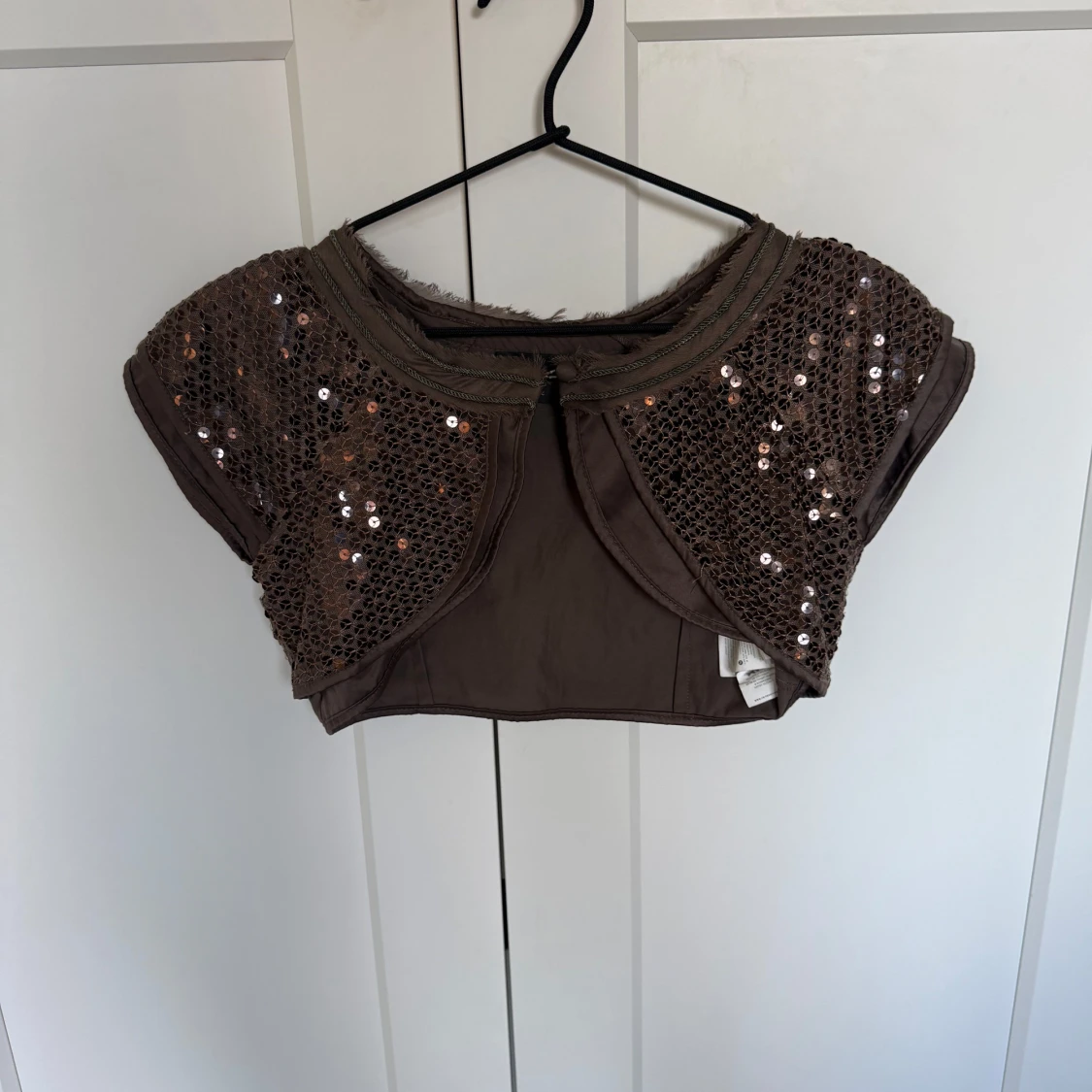 Brun bolerotopp med paljetter Reserved