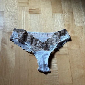 Intimissimi trosor - Säljer jätte fina instimissimi trosor i storlek xs/s. Oanvända men lappen är avklippt.
