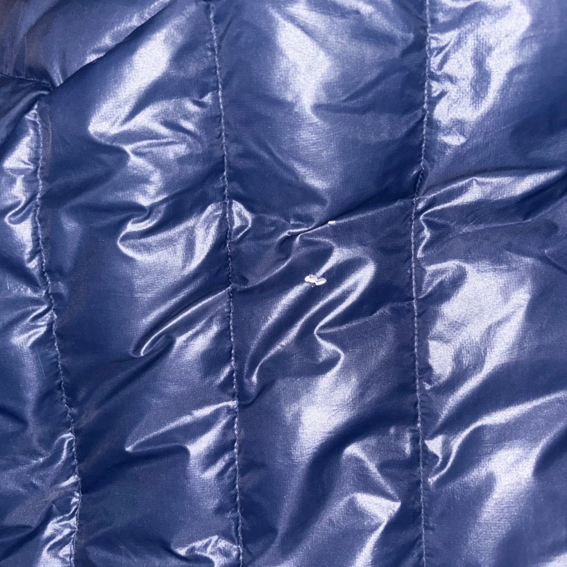 Mörkblå Peak Performance dunjacka - 3