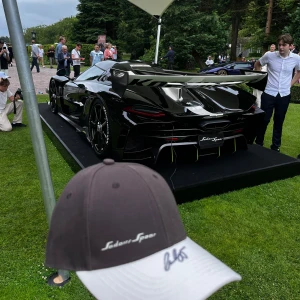 Signerad  Koenigsegg keps - Signerad koenigsegg keps av Christian Von Koenigsegg.