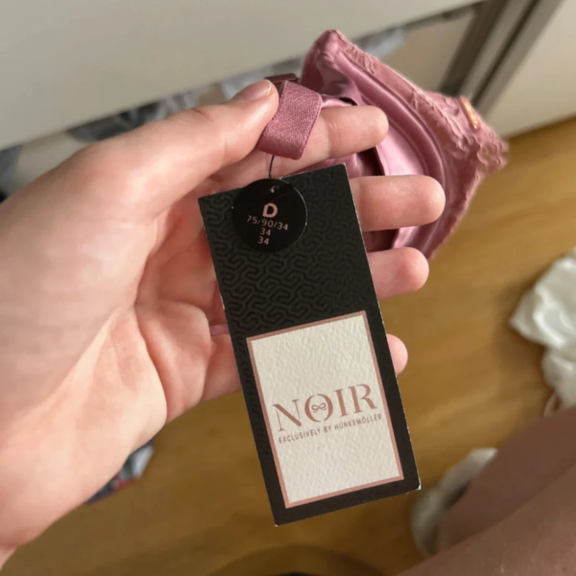 Rosa spets-bh från Noir by Hunkemöller - 1