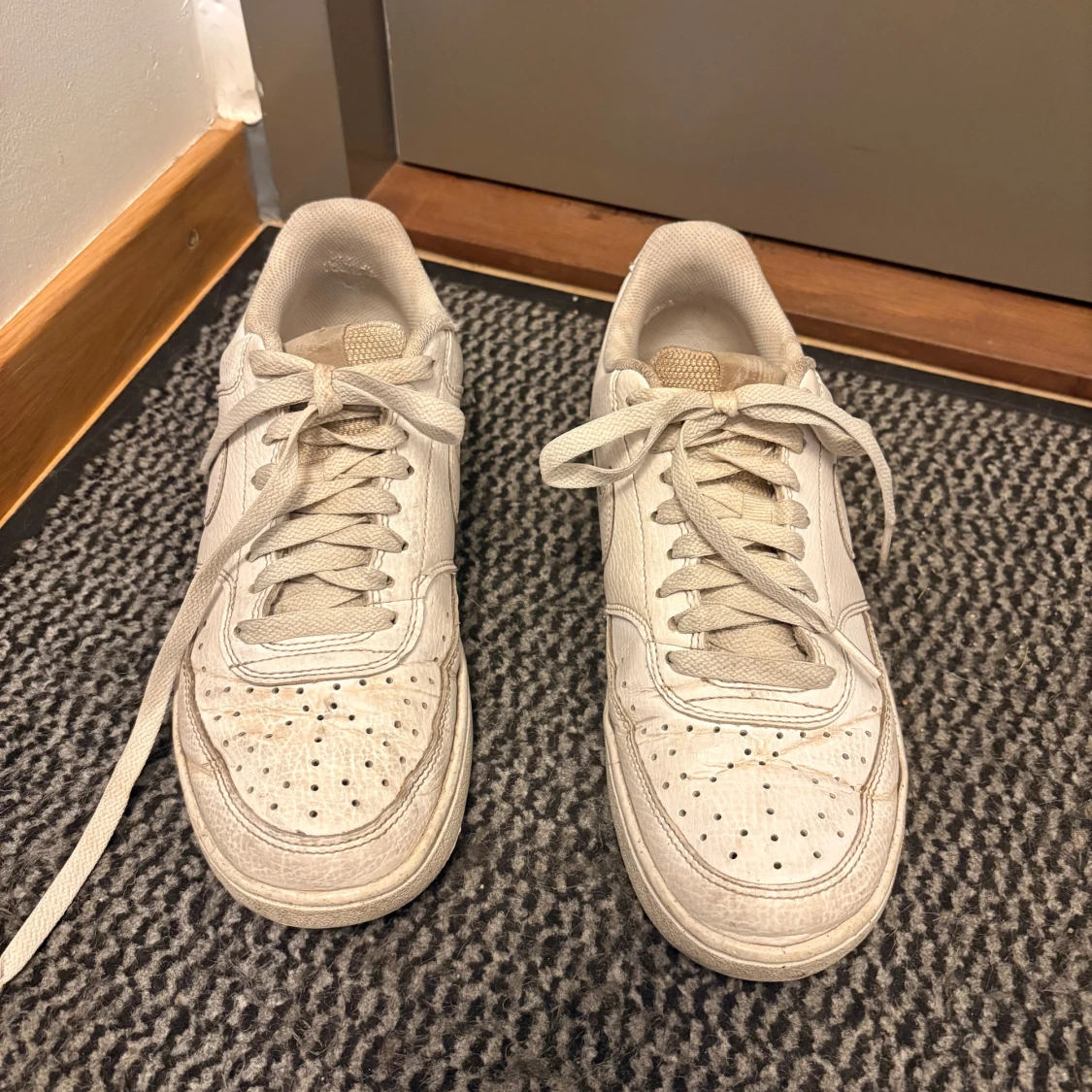 Vita Nike sneakers i skinn