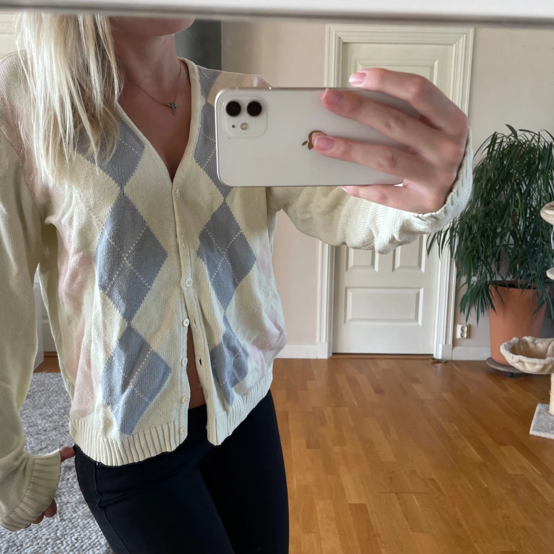 Pastellfärgad rutig kofta med knappar