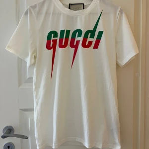 Helt ny Gucci tshirt - Helt ny med prislappen kvar 
