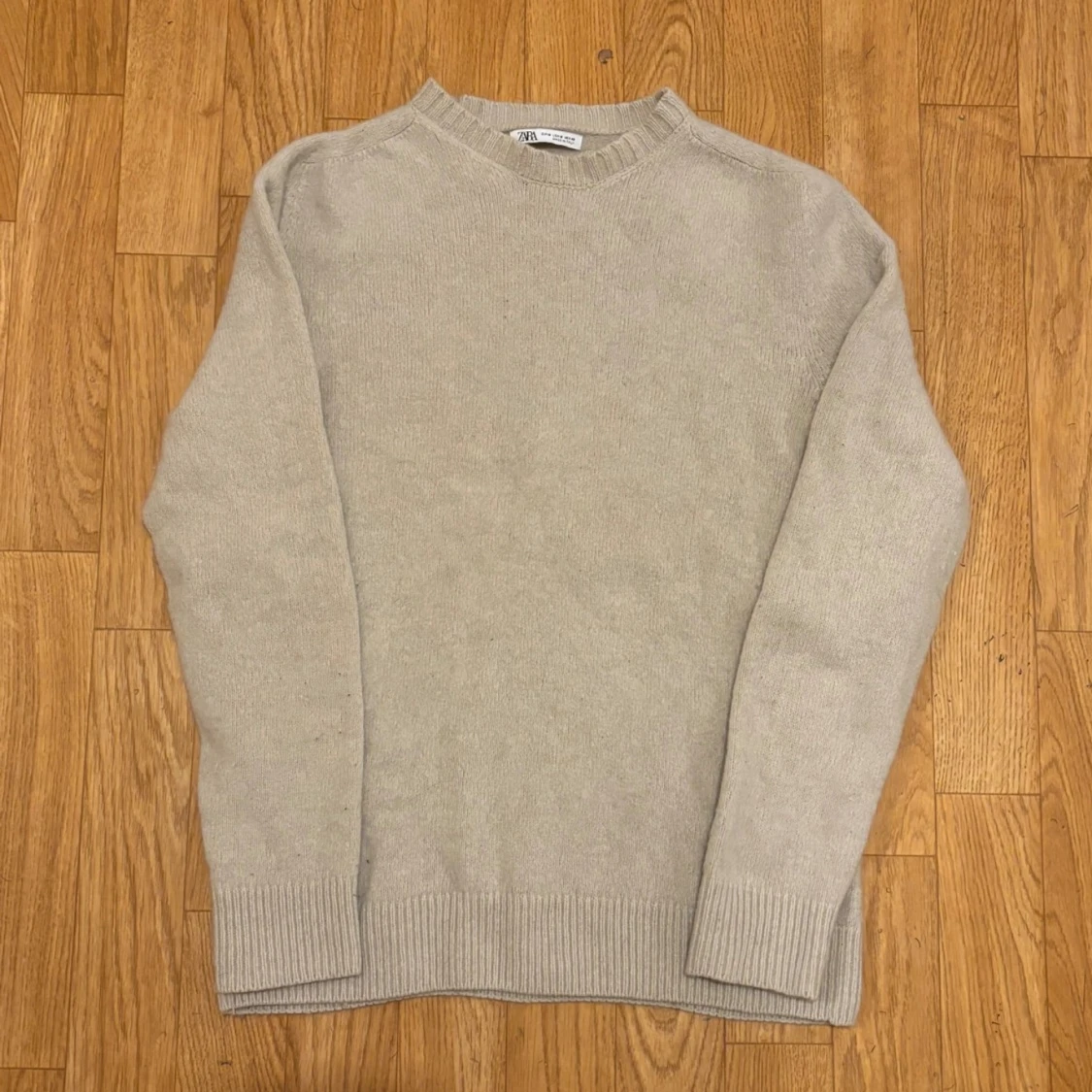 Beige stickad tröja från Zara