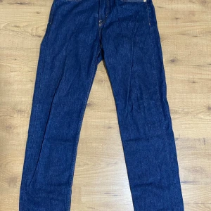 Relaxed fit jeans - Säljer mina jeans då jag inte använder de. Har använts runt 3 gånger.