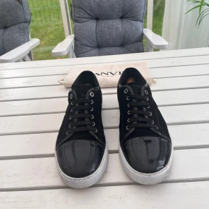 Lanvin - Lanvin - storlek: 43 | Skick: Mycket bra skick | Tillbehör: Dustbag | *Skorna är målade med skofärg | Pris går att diskutera