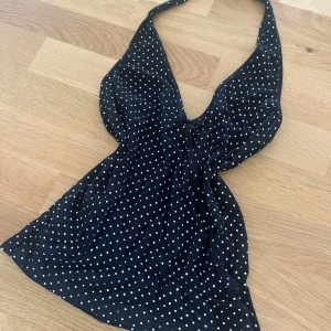 Halterneck topp - Prickig topp🖤