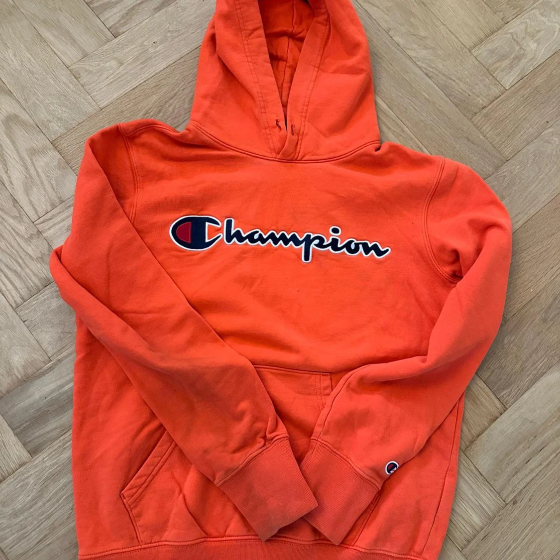 Orange hoodie från Champion
