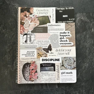 Matematik anteckningsbok! - En helt ny diy spiralbunden anteckningsbok med inspirerande citat och motiv kring matematik, studiemotivation och personlig utveckling. Perfekt för dig som vill peppa dig själv under pluggandet och göra matte roligare! Snygg design med blommor, fjärilar och peppiga budskap! Kan även skapa anteckningsblock för andra ämnen om så önskas! 