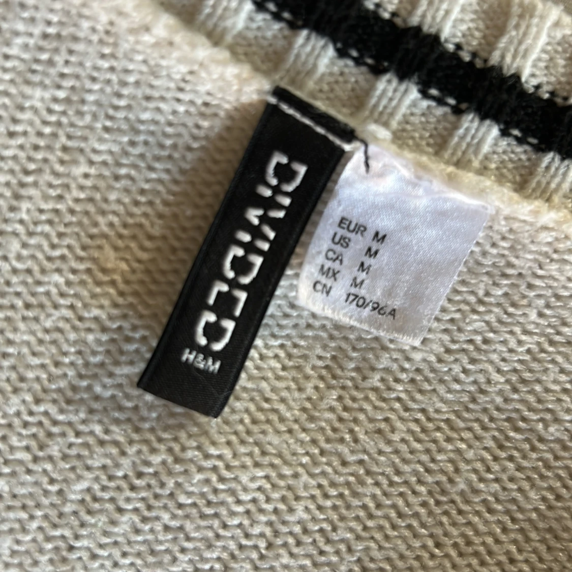 Vit stickad tröja med svarta ränder H&M - 2