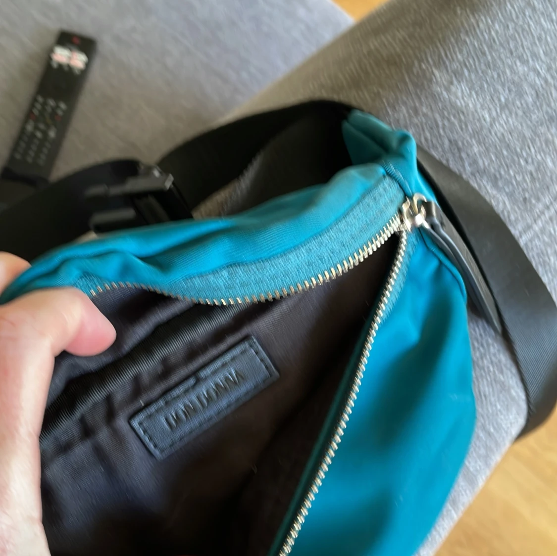 Turkos midjeväska från Don&Domma - 2