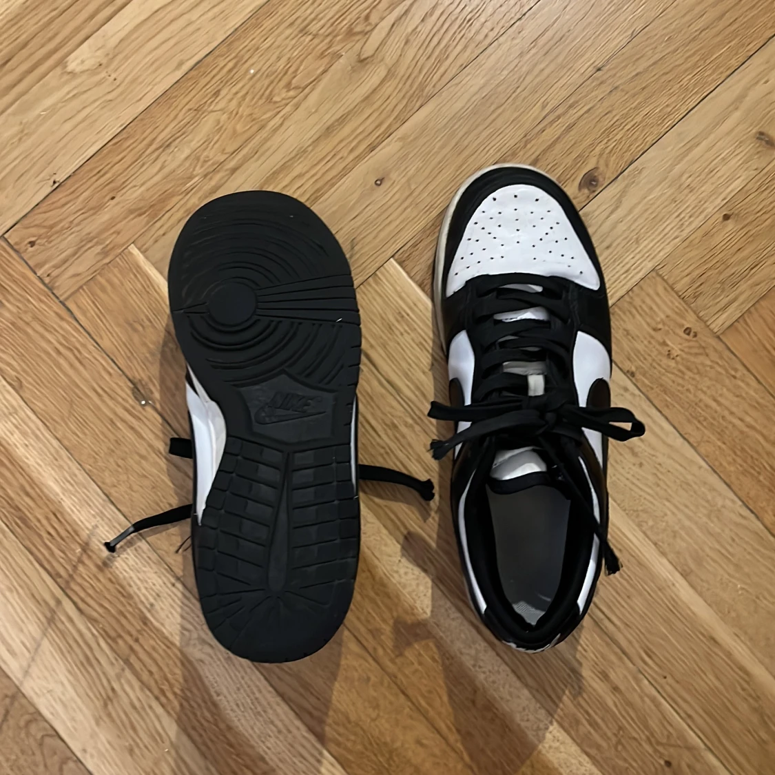 Nike Dunk Low svart/vit sneakers - 1