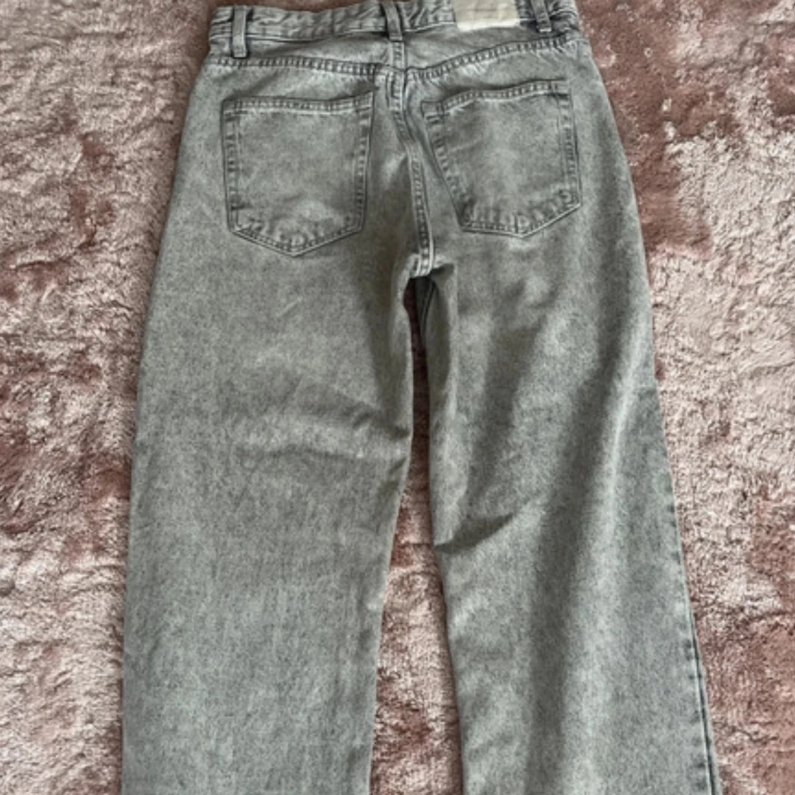 Gråa high waist jeans från Bershka - 2