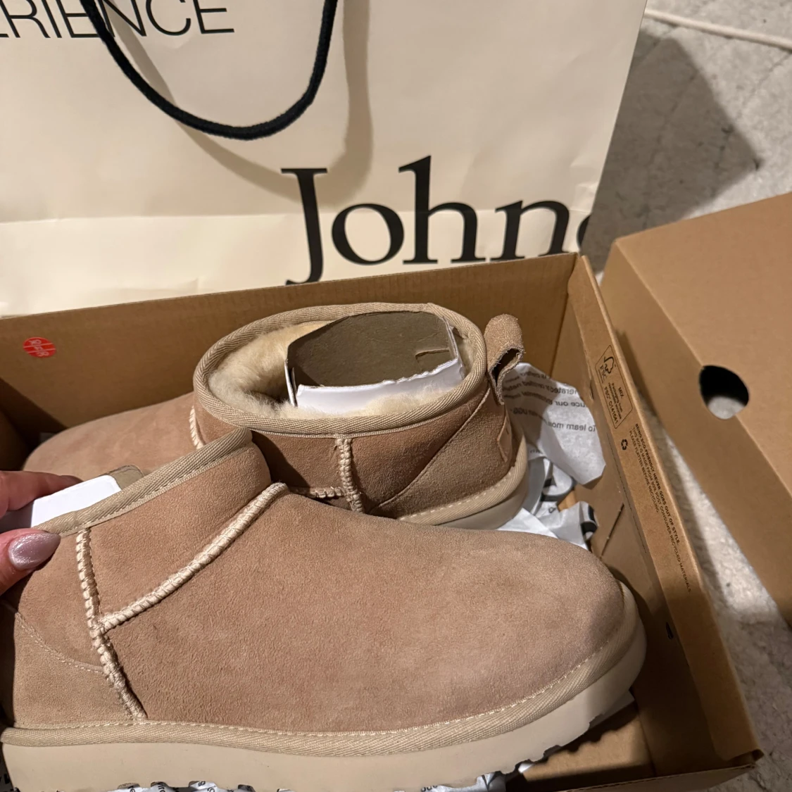 UGG Classic Ultra Mini sandfärgade boots - 1