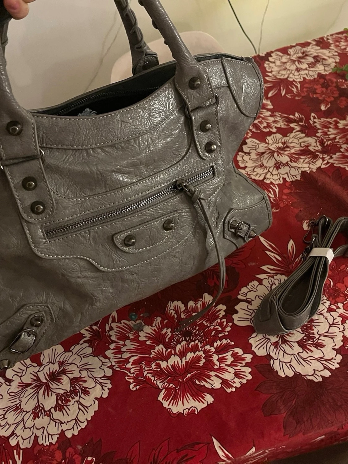 Grå handväska med dragkedja - 1