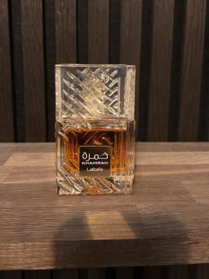Khamrah parfym från Lattafa - Lattafa khamrah är en riktigt god doft och jag är intresserad av byten men säljer också, box ingår och den e nästan helt full