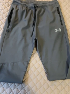Under armour byxor  - Size M, knappt använda 