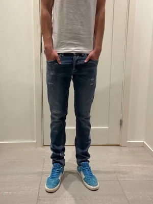 Dondup George Jeans  - Säljer nu dessa Dondup George jeans med snygga slitningar i populär design, skriv för fler bilder/frågor🙌🏼