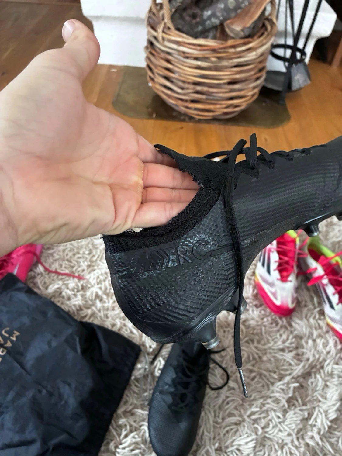 Svarta Nike fotbollsskor med snörning - 4