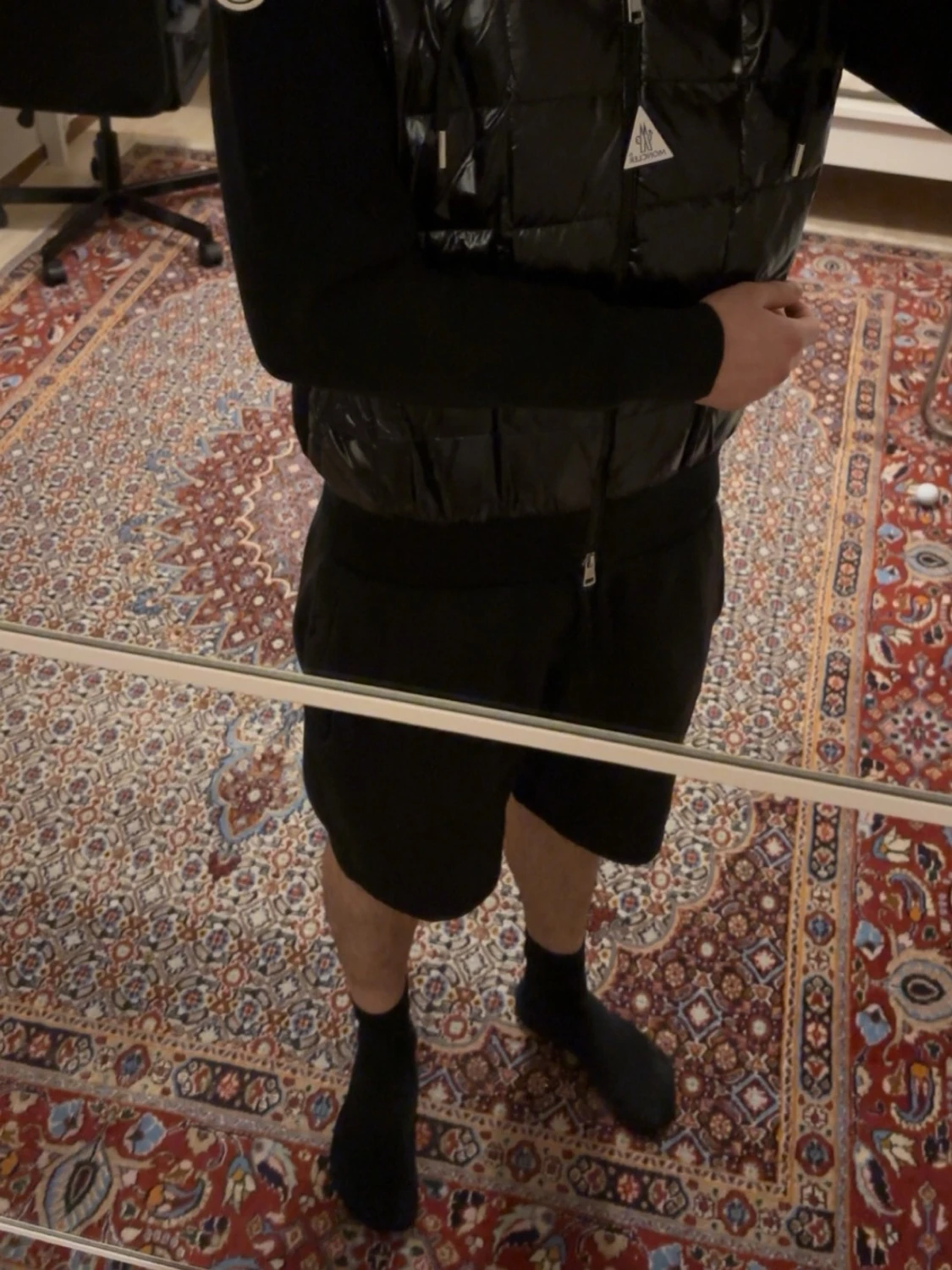 Svart dunjacka med huva från Moncler - 1