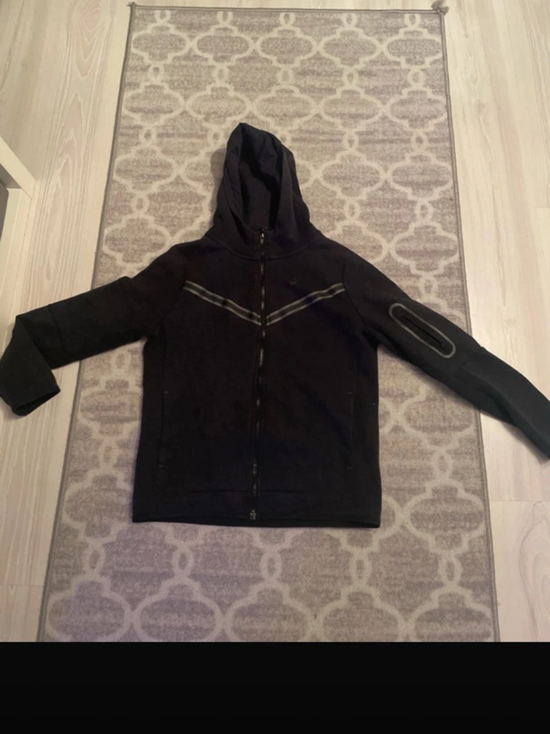 Svart hoodie från Nike med dragkedja