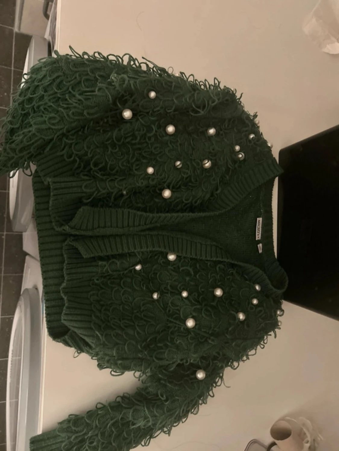 Grön kofta med pärldetaljer - 3