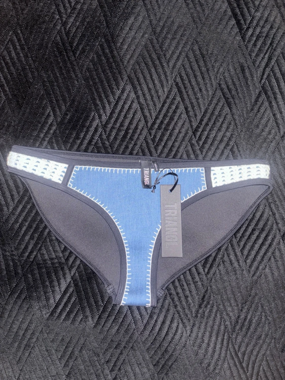 Blå och svart bikiniunderdel från Triangl